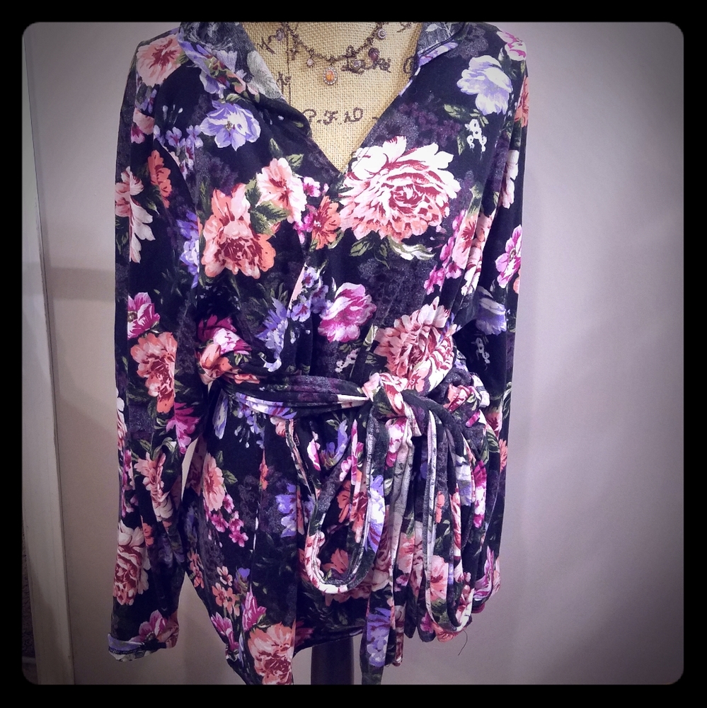 Floral Wrap Top w/hood sz 2x